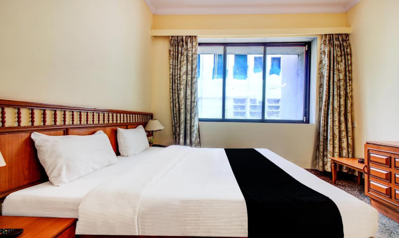 Hotel Kadamb Residency Мумбай Екстериор снимка