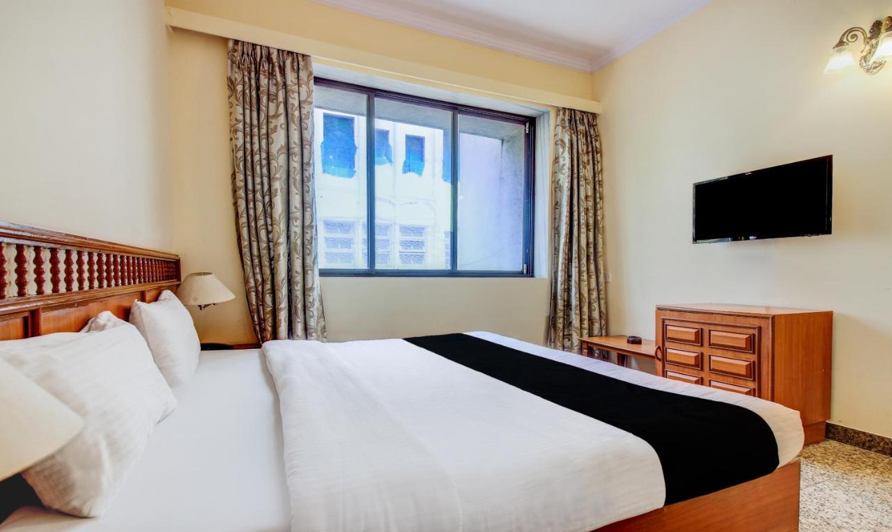 Hotel Kadamb Residency Мумбай Екстериор снимка