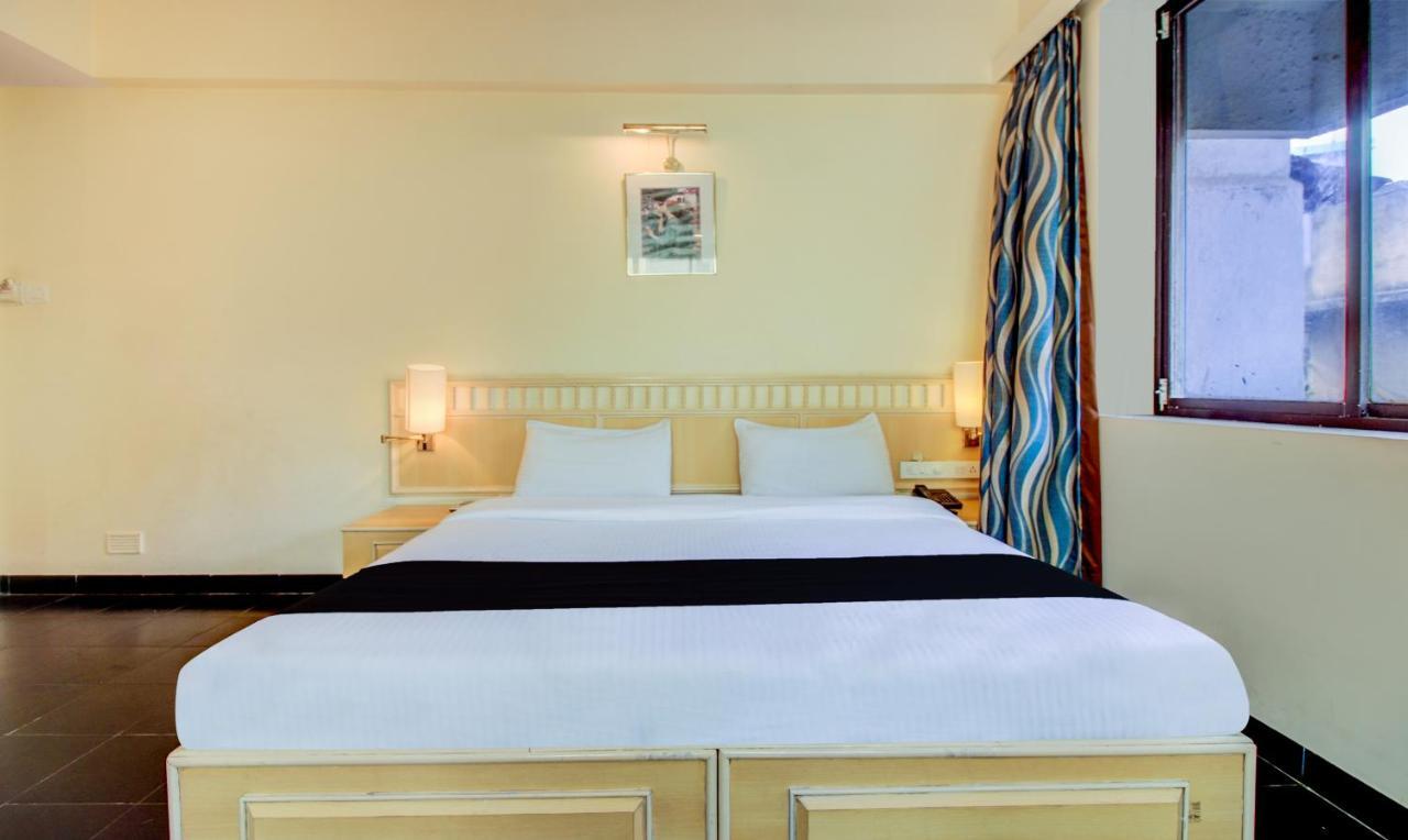 Hotel Kadamb Residency Мумбай Екстериор снимка